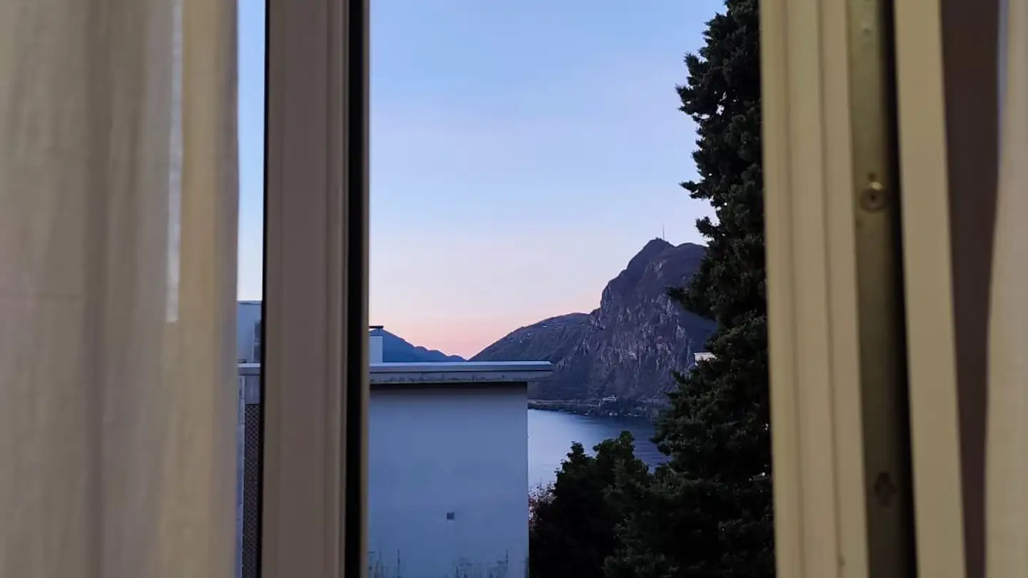 Appartement à louer - Via Ceresio Di Suvigliana, 6977 Ruvigliana