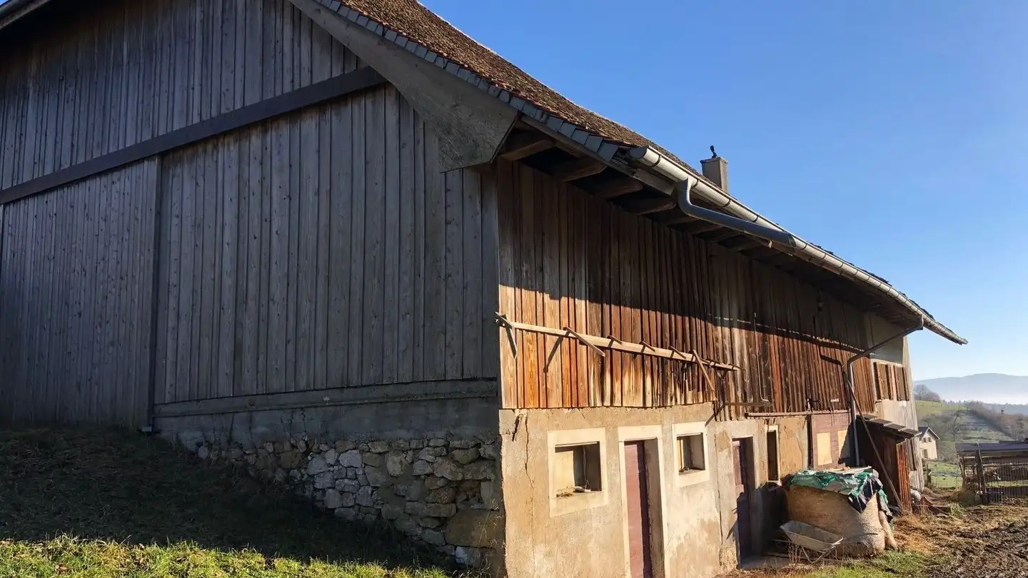 Farm for rent - La Louvière, 2802 Develier