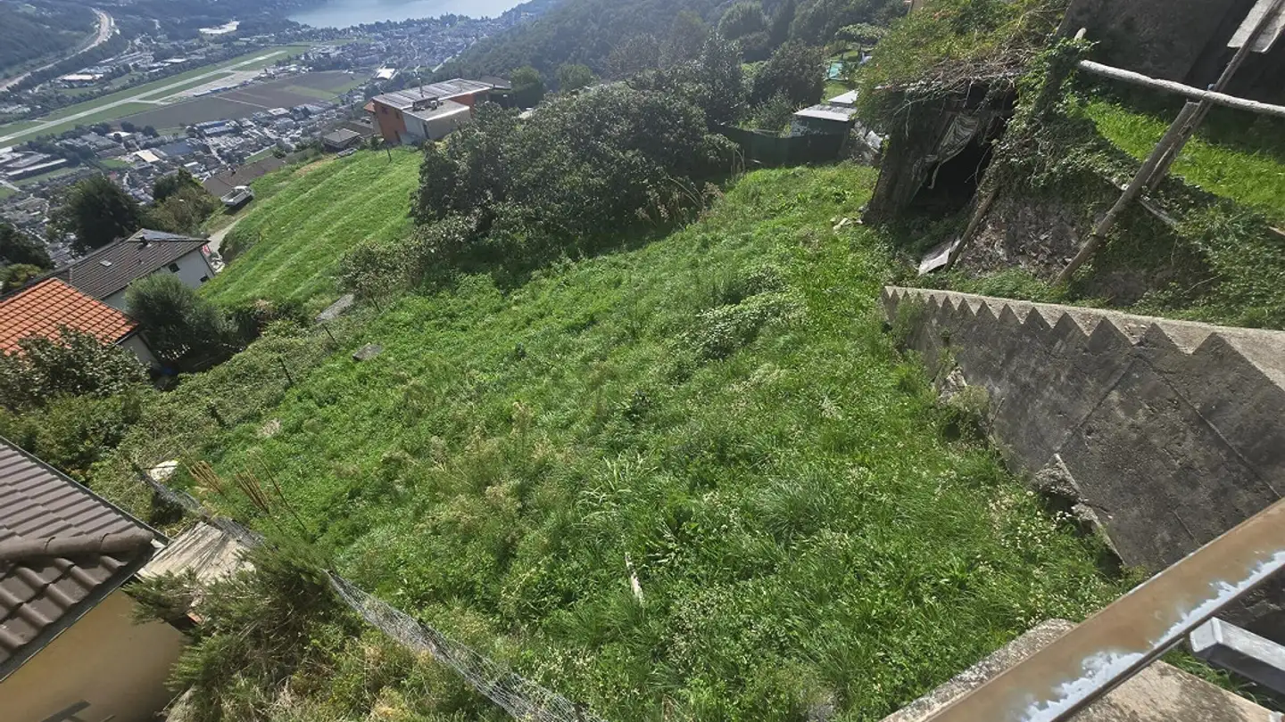 Constructible plot for sale - 6936 Cademario