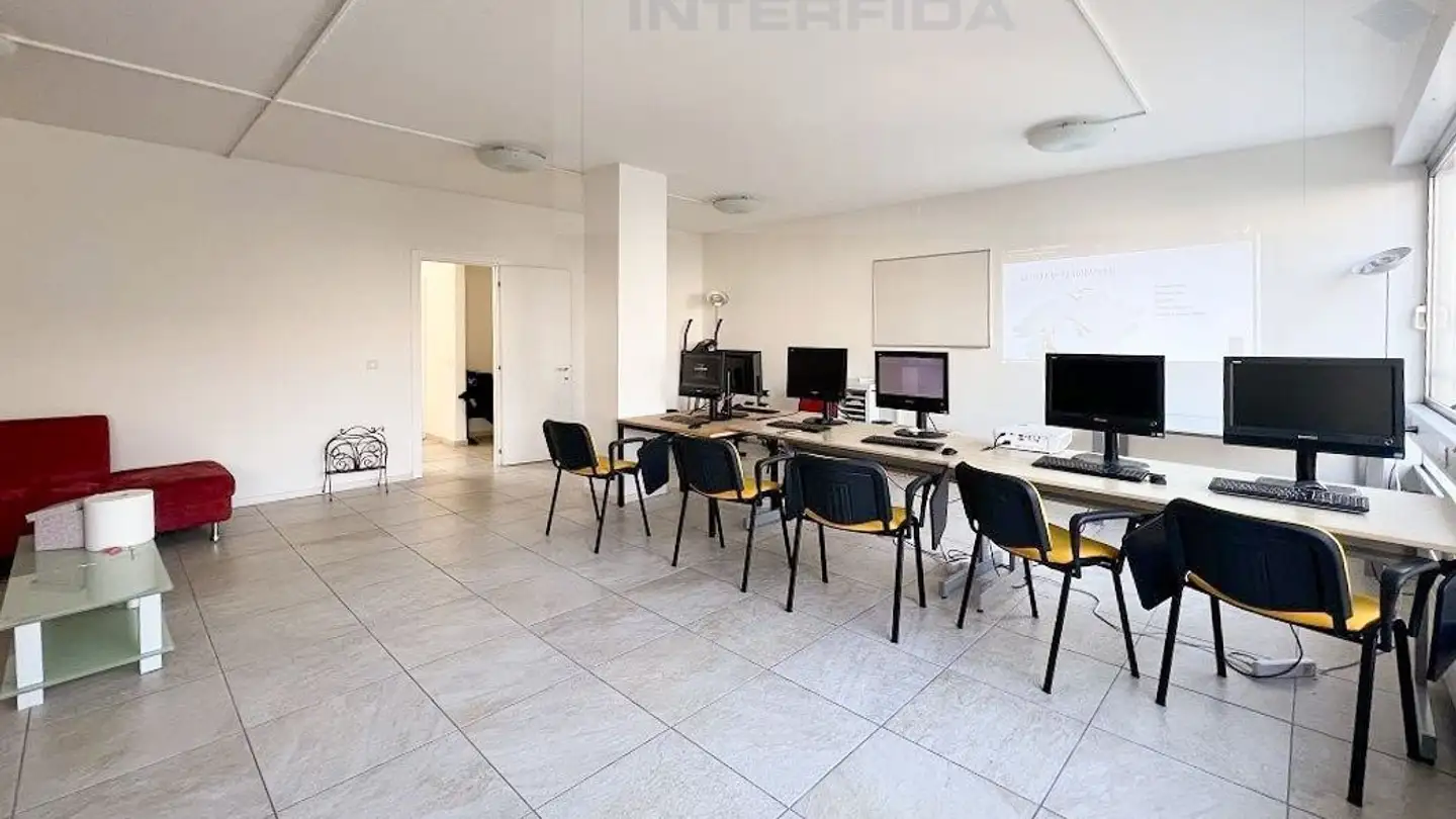 Bureau à louer - Via Vincenzo Vela 4, 6830 Chiasso - Photo 2