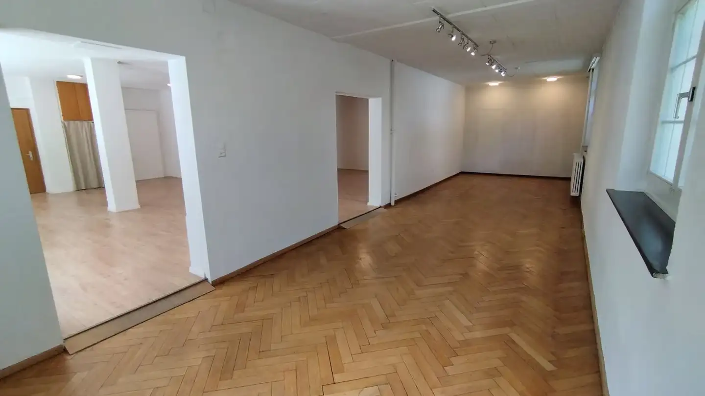 Commercial for rent - Klausenstrasse, 8783 Linthal - Photo 3