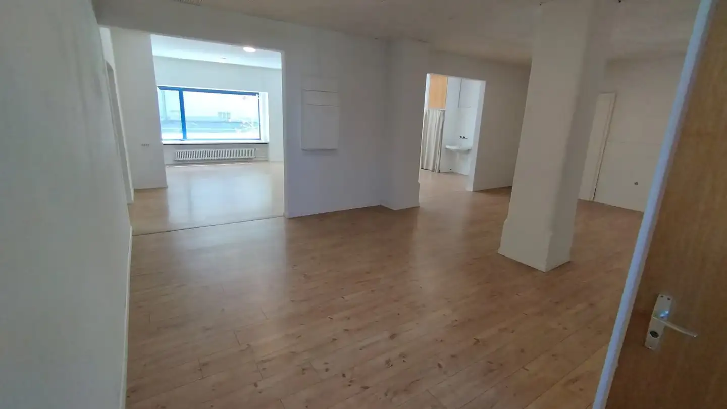 Commercial for rent - Klausenstrasse, 8783 Linthal - Photo 4