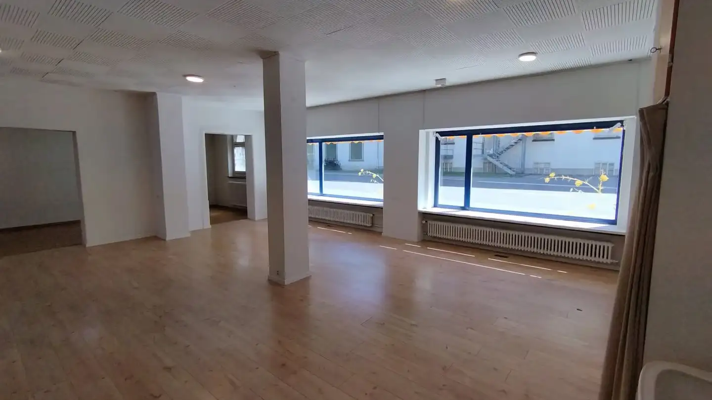 Commercial for rent - Klausenstrasse, 8783 Linthal