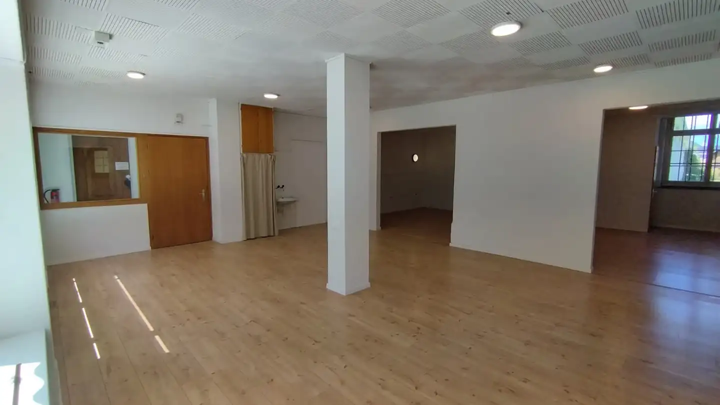 Commercial for rent - Klausenstrasse, 8783 Linthal - Photo 2