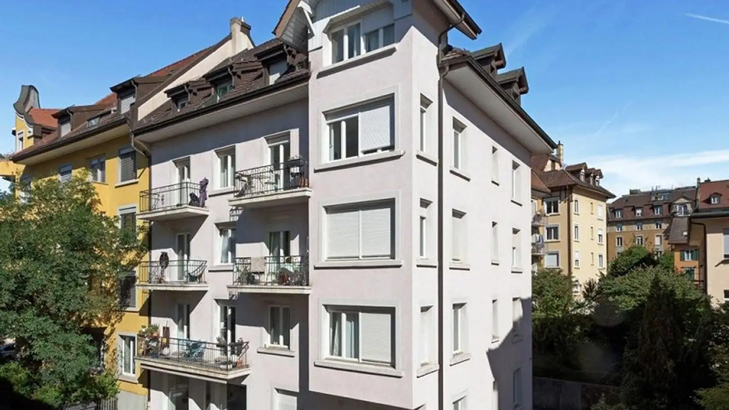 Place de parking extérieure à louer - Habsburgstrasse 10, 8037 Zürich