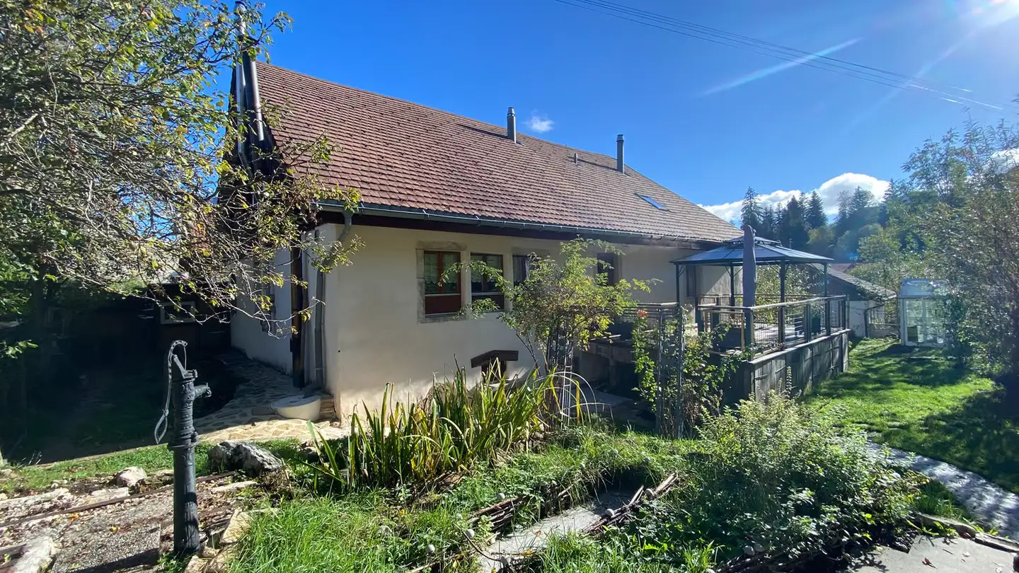 Stepped house for sale - 2364 St-Brais