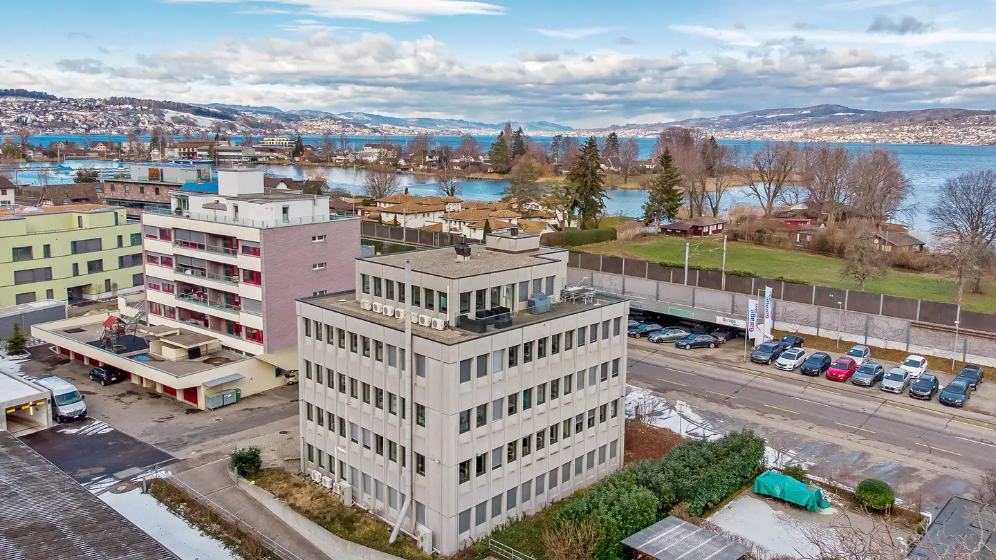 Outdoor parking space for rent - Kantonsstrasse 14, 8807 Freienbach