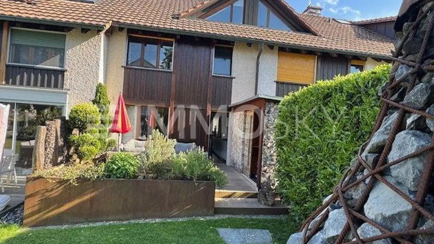 Row house for sale - 8572 Berg TG