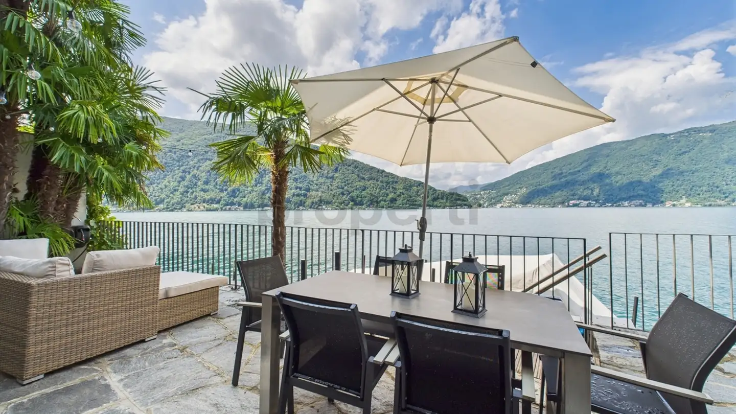 Row house for sale - 6816 Bissone