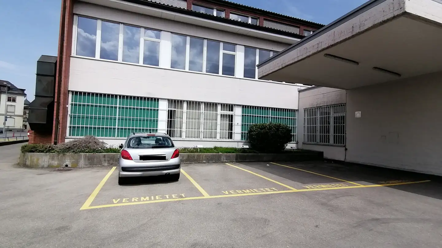 Place de parking extérieure à louer - Poststrasse 6, 9200 Gossau SG - Photo 3