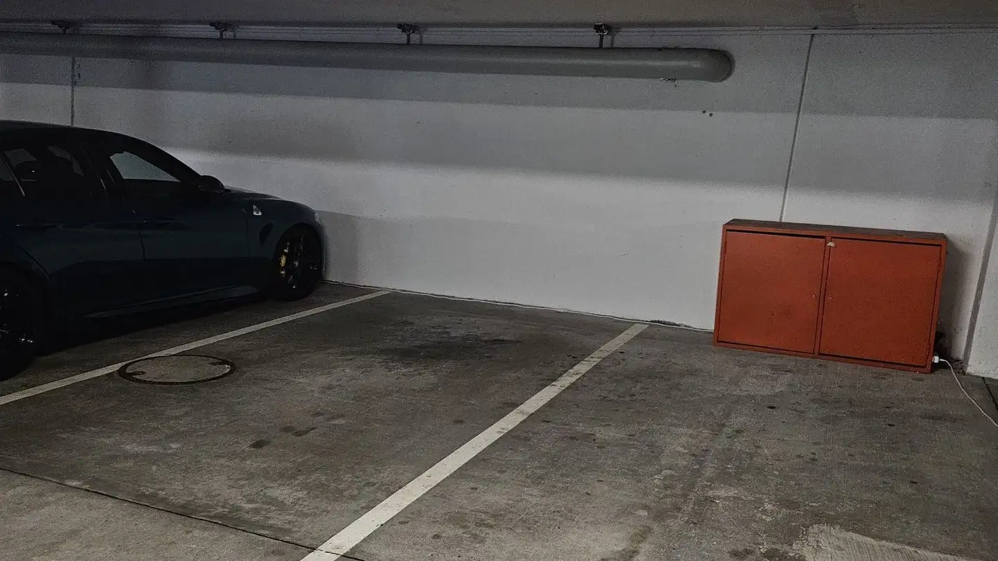 Place de parking souterraine à louer - Hummelbergstrasse, 8645 Jona