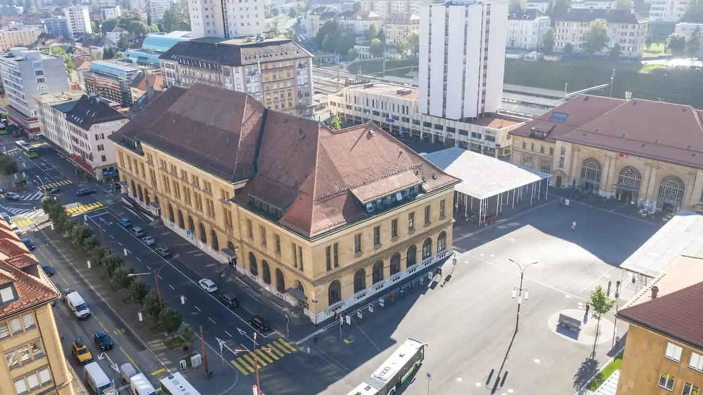Commerciale in affitto - Avenue Léopold-Robert 63, 2300 La Chaux-de-Fonds