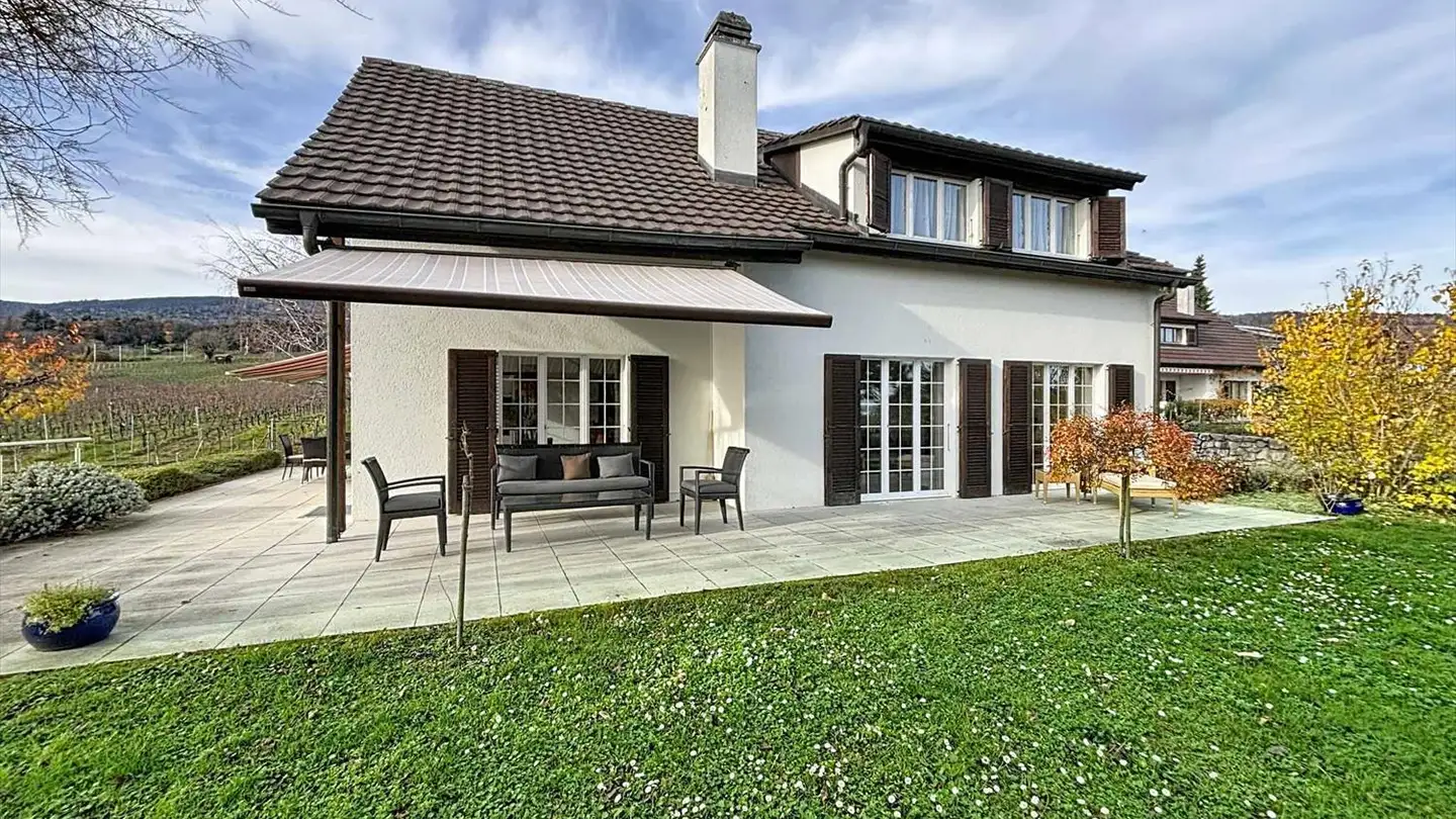 Villa in vendita - 2013 Colombier NE