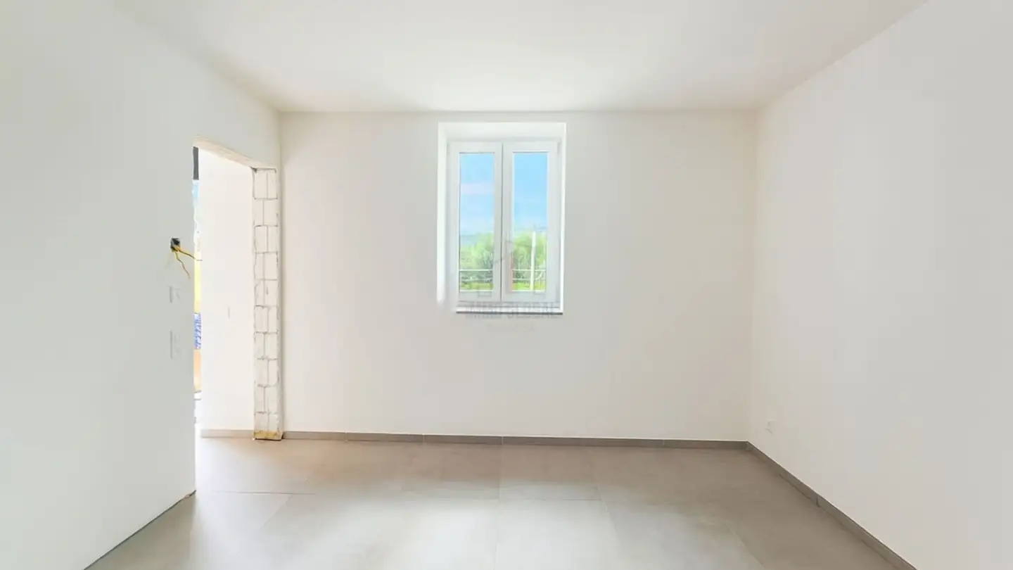 Immeuble mixte à louer - Via Giulia, 6855 Stabio