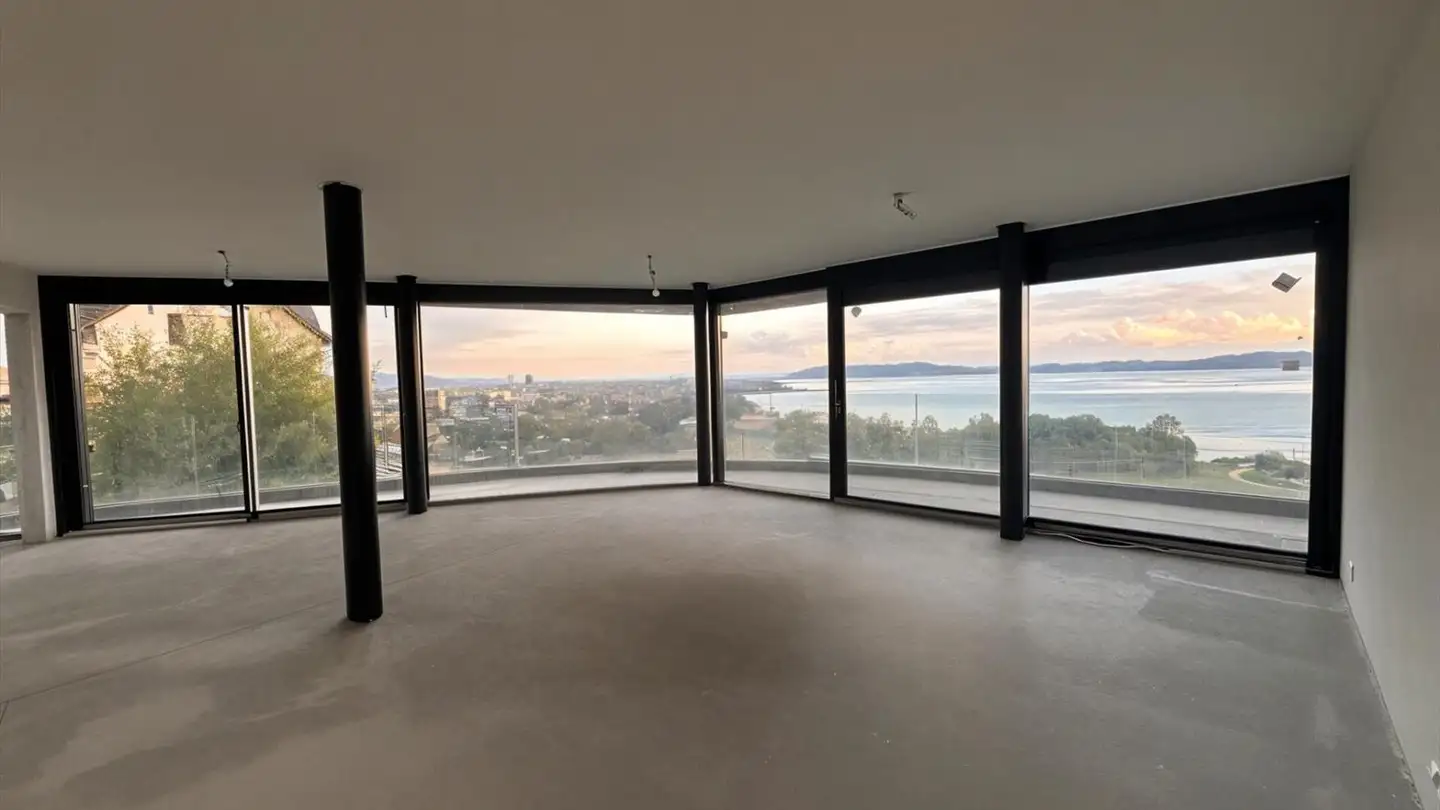 Attique à louer - 2068 Hauterive NE