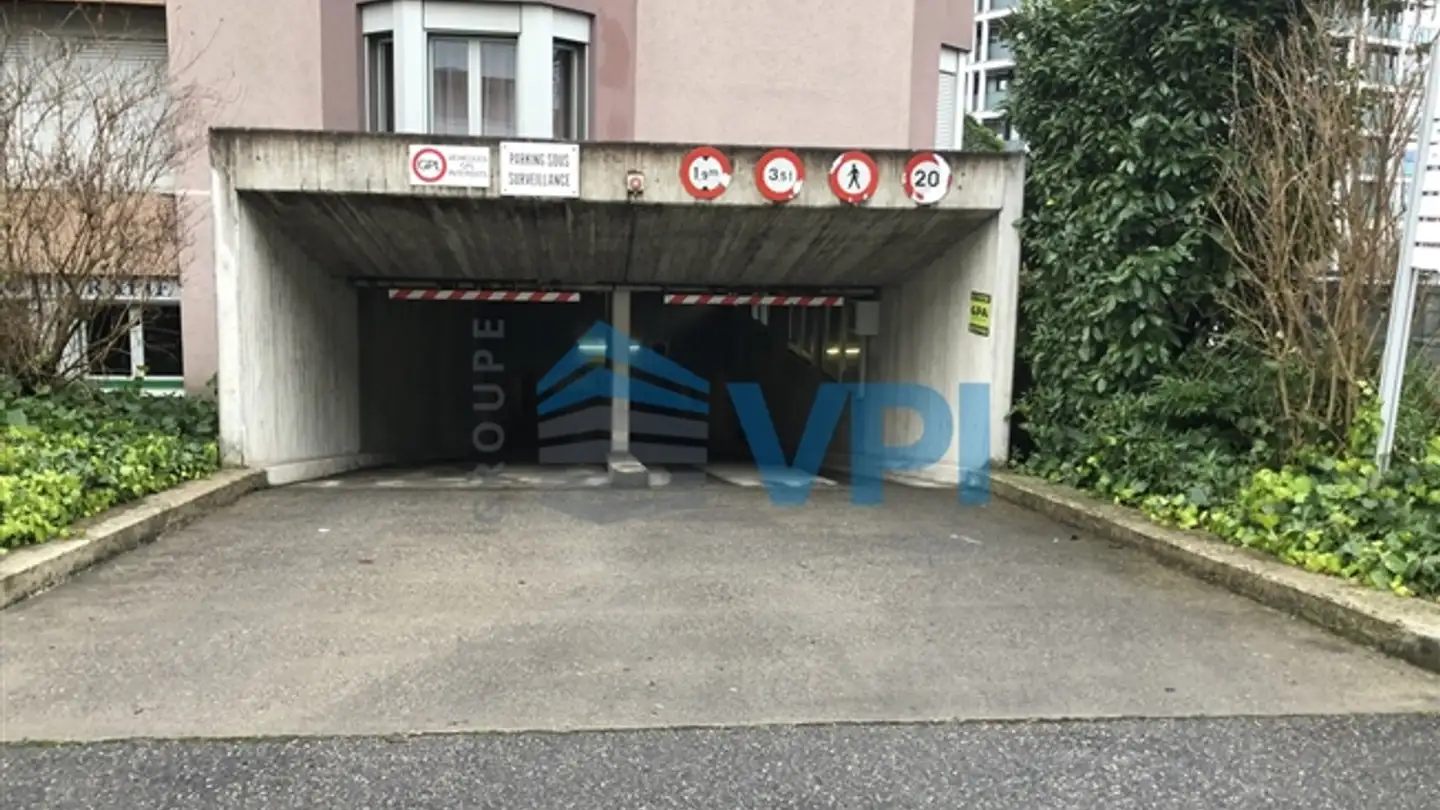 Place de parking extérieure à louer - Chemin Des Vignes 15, 1213 Petit-Lancy