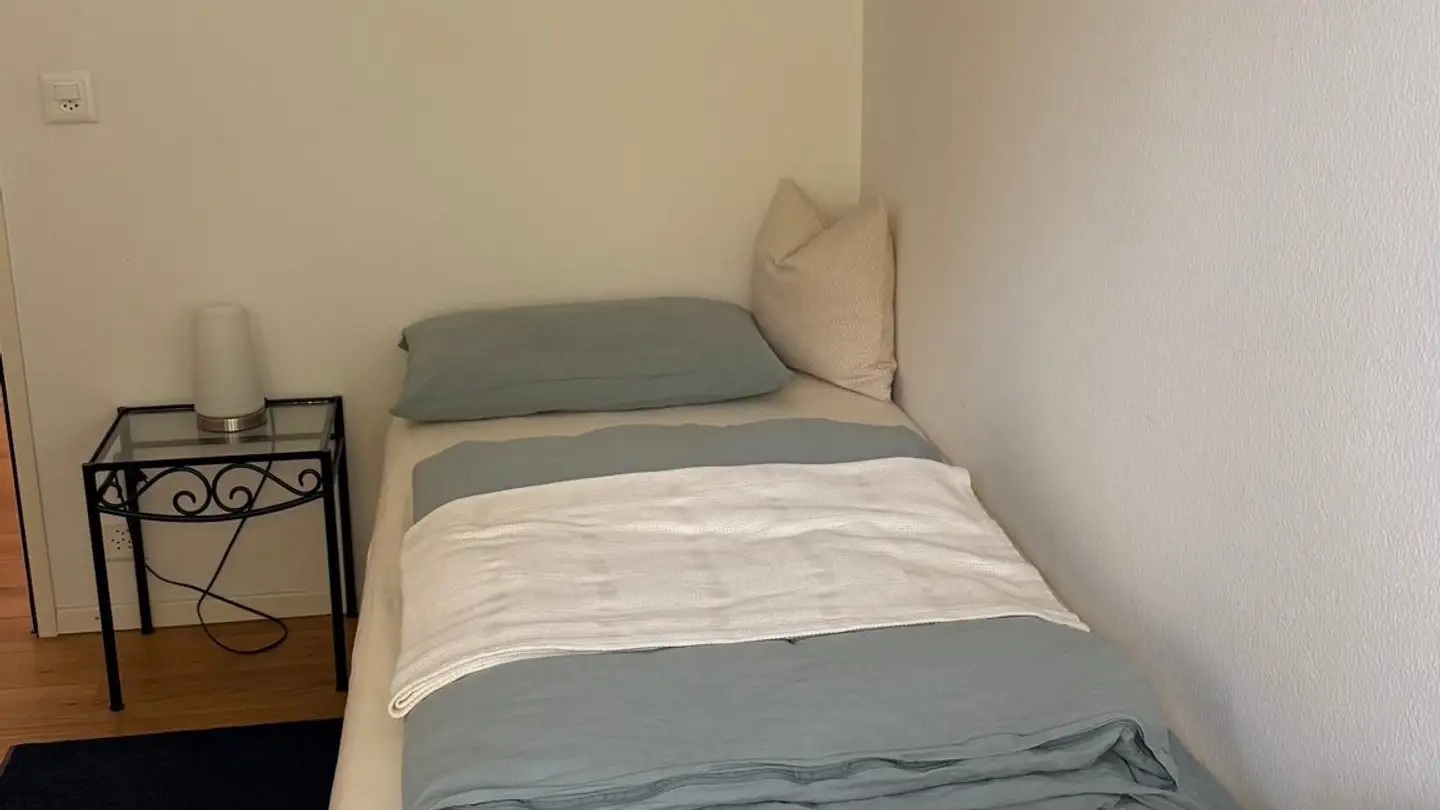Single room for rent - 8967 Widen