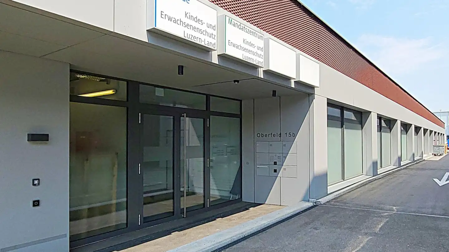 Spazio ufficio in affitto - Oberfeld 15, 6037 Root