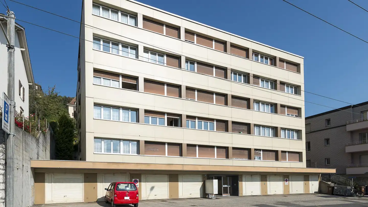 Place de parking souterraine à louer - Rue Des Fahys 57, 2000 Neuchâtel