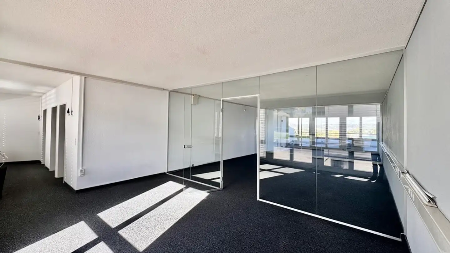 Office space for rent - Churerstrasse 160a, 8808 Pfäffikon SZ - Photo 2