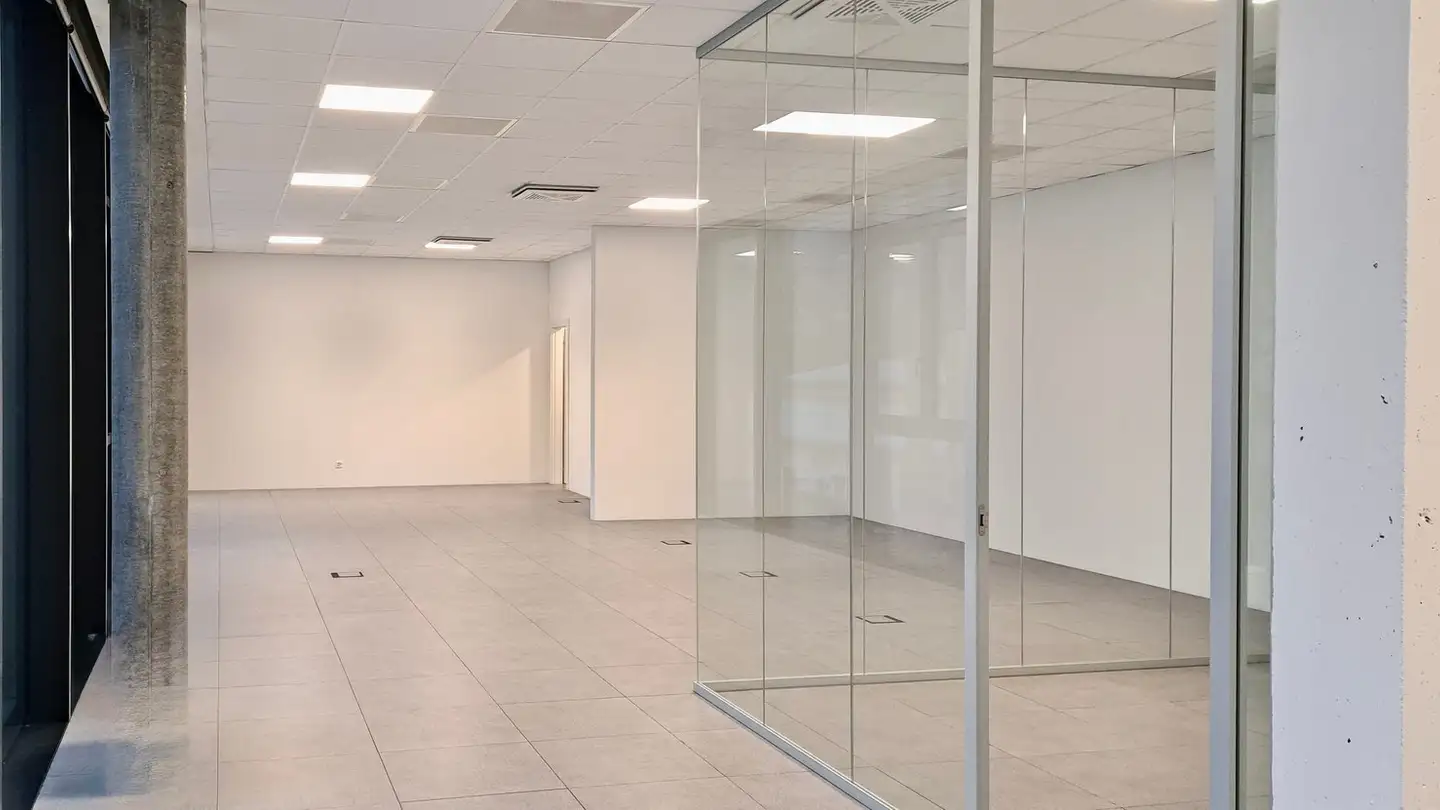 Office space for rent - 6807 Taverne - Photo 2