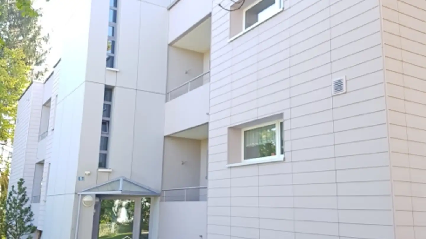 Appartement à louer - Twäracherstrasse 1, 8118 Pfaffhausen