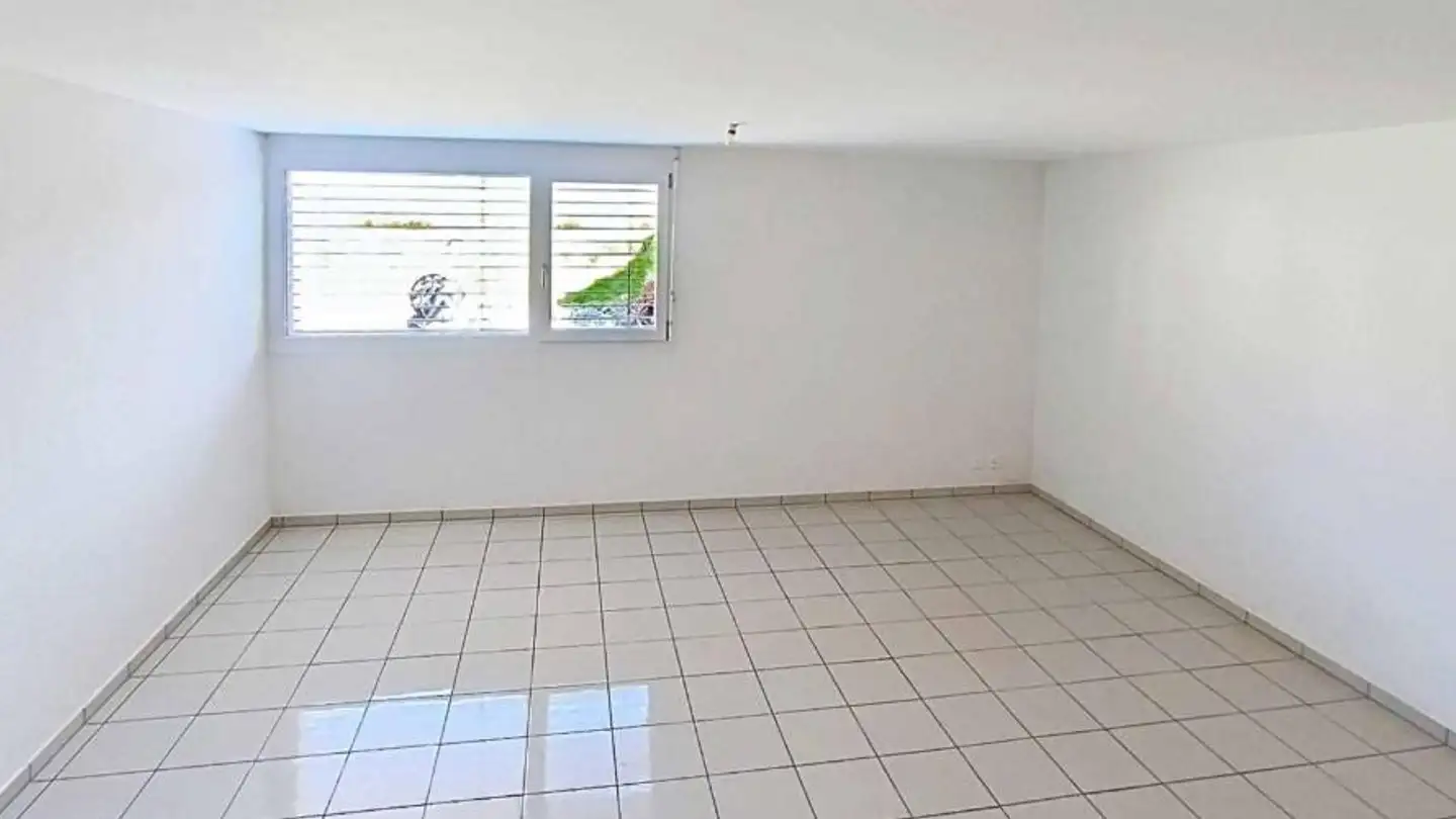 Storage space for sale - 1728 Rossens FR