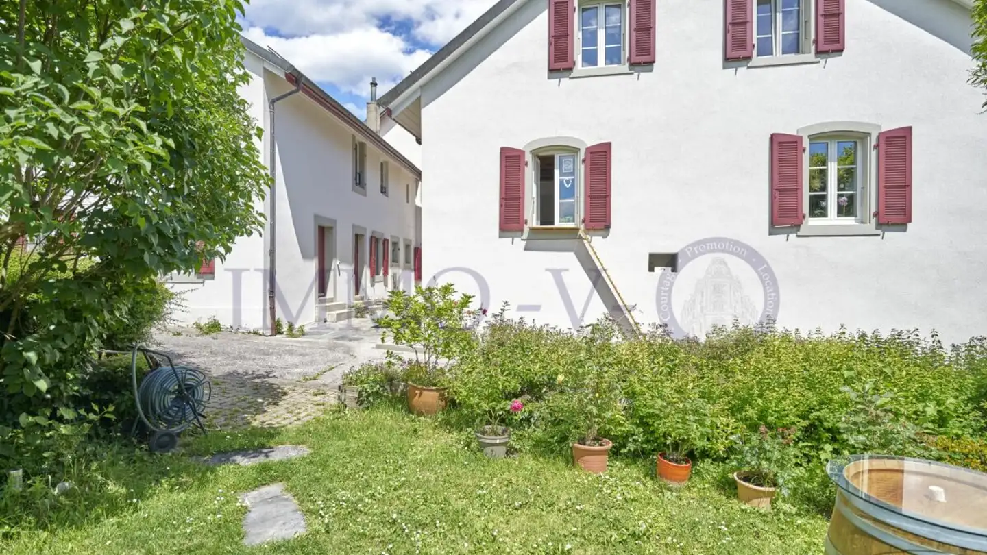 Apartment for rent - 1166 Perroy