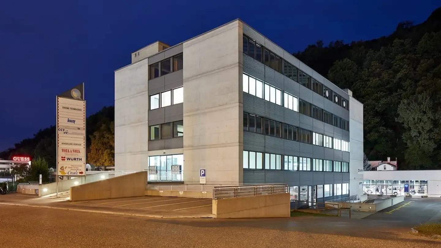 Spazio ufficio in affitto - Via Cantonale 2a, 6928 Manno