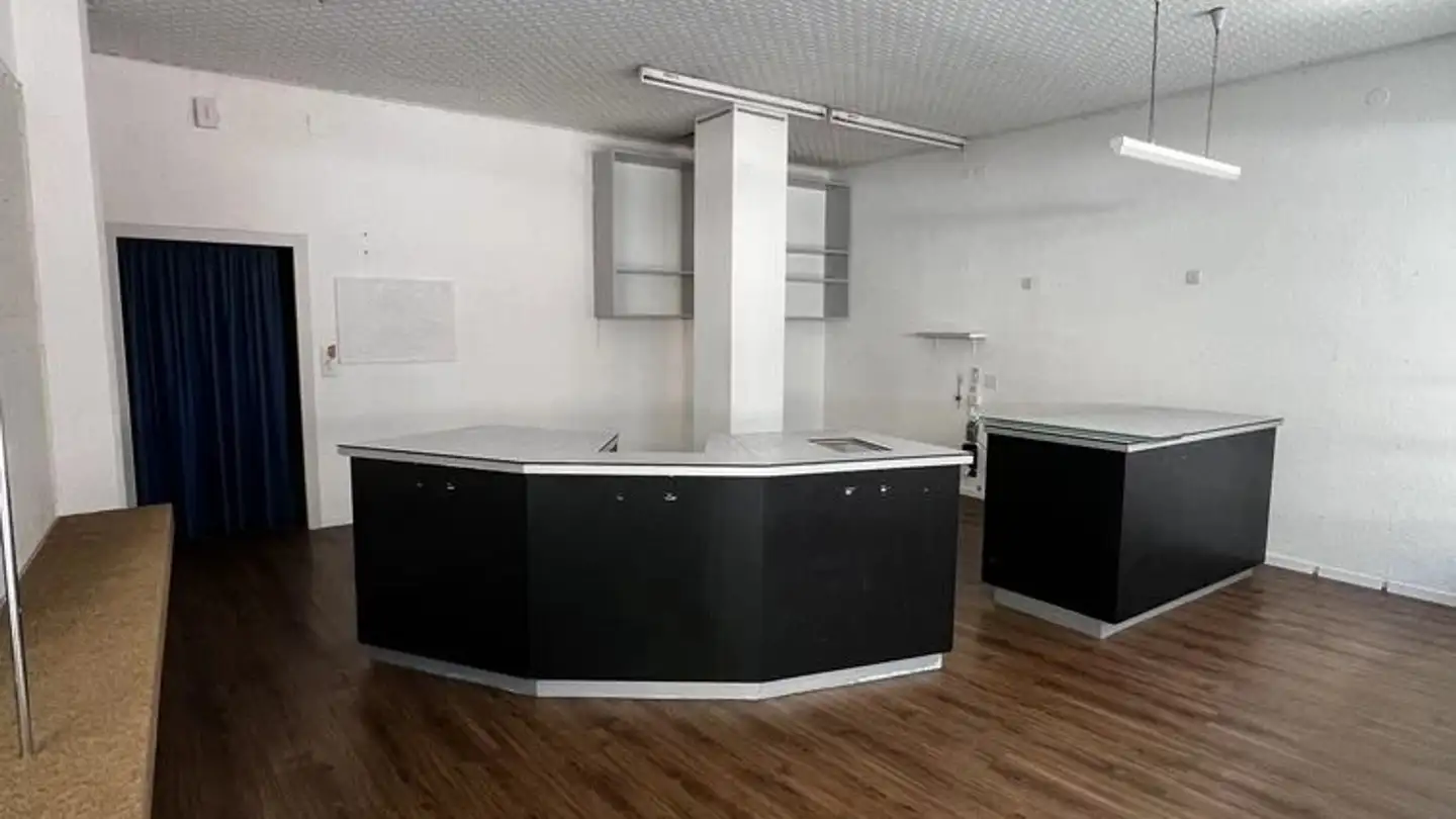 Arcade for rent - Avenue Du Crochetan 2, 1870 Monthey