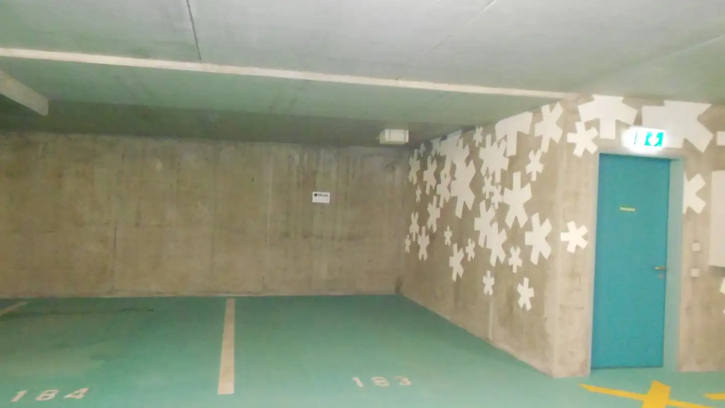 Place de parking souterraine à louer - 7050 Arosa