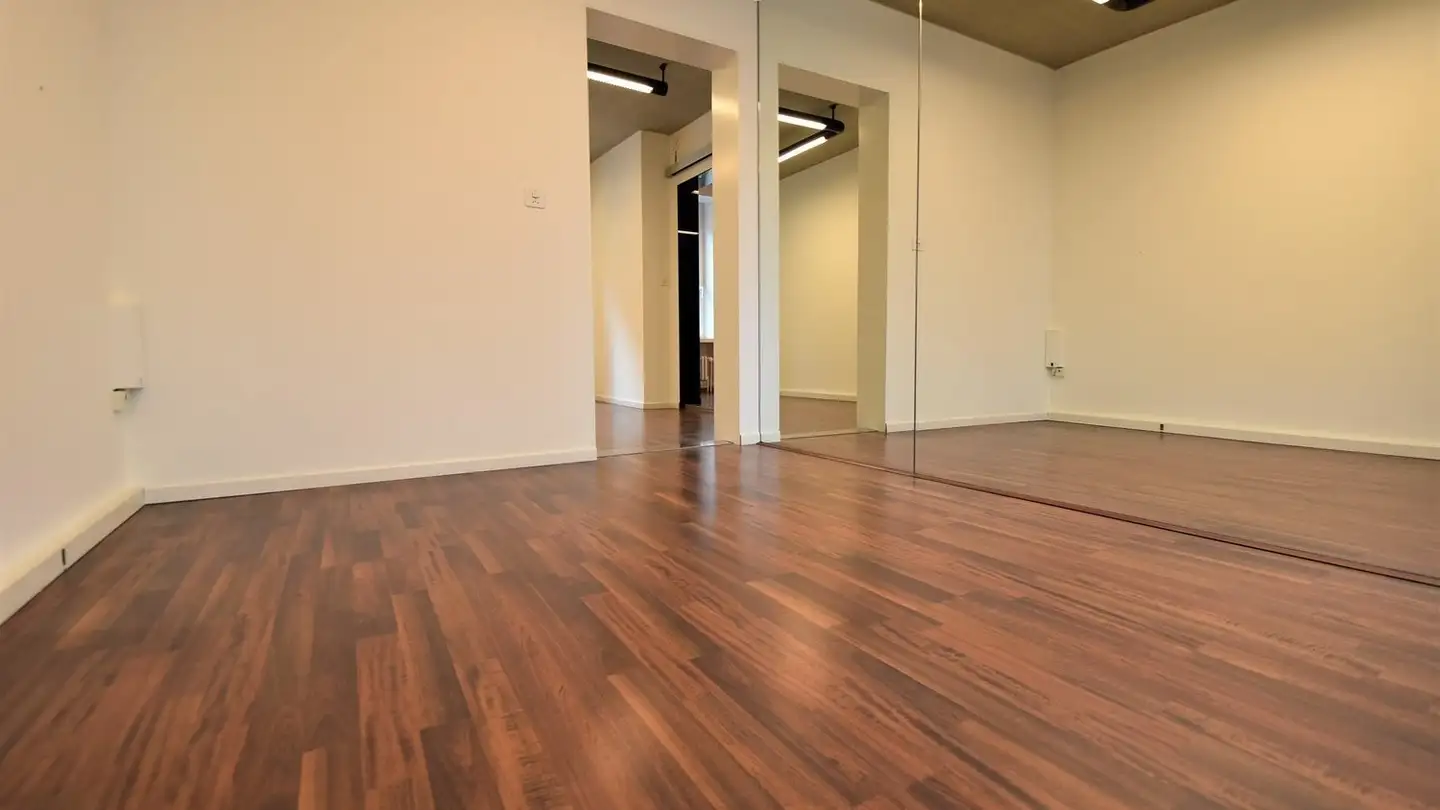 Gewerbe mieten - Rue De Fribourg / Freiburgstrasse 49, 2503 Biel/Bienne