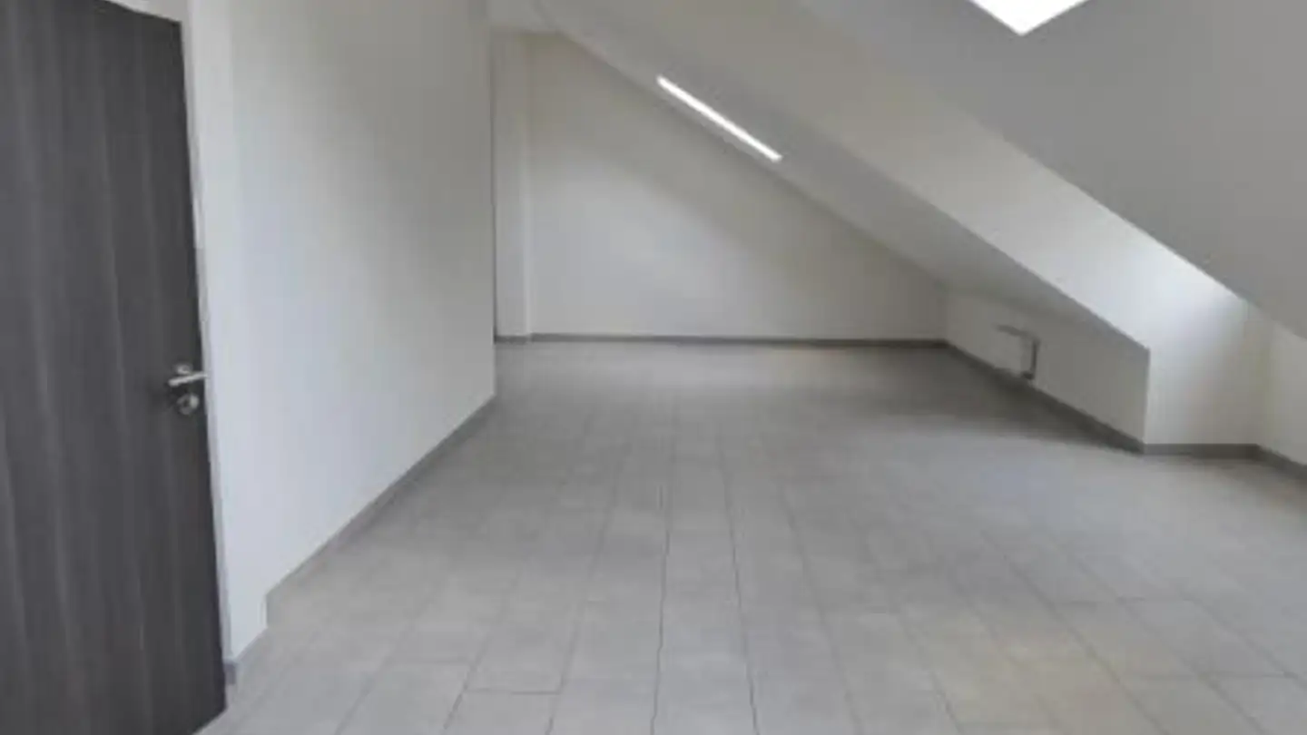 Attique à louer - Rue Du 23-Juin 9, 2830 Courrendlin - Photo 3