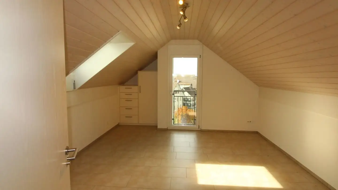 Attic flat for rent - Seidenstrasse 5, 8853 Lachen SZ - Photo 2