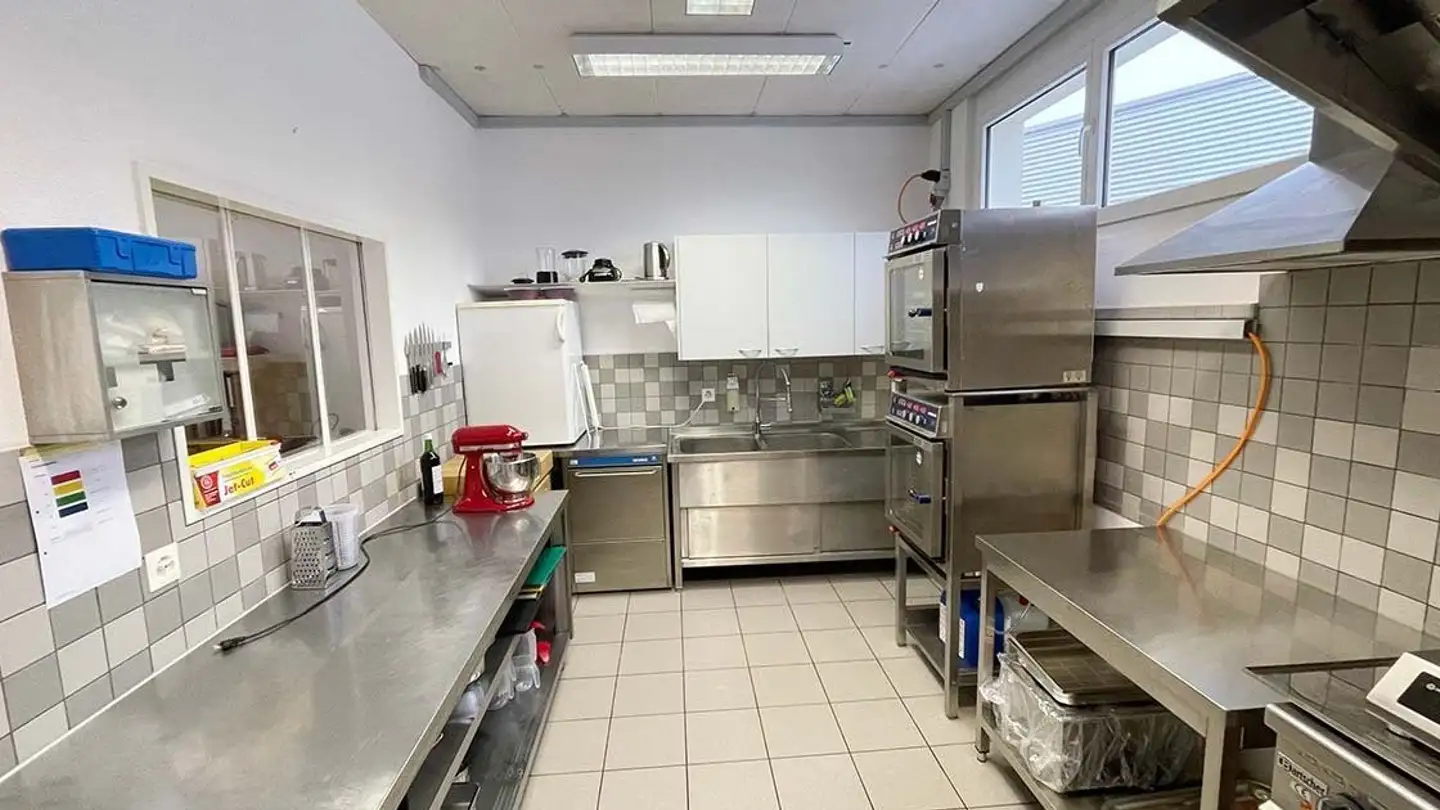 Restaurant à louer - Isenrietstrasse 1a, 8617 Mönchaltorf - Photo 2