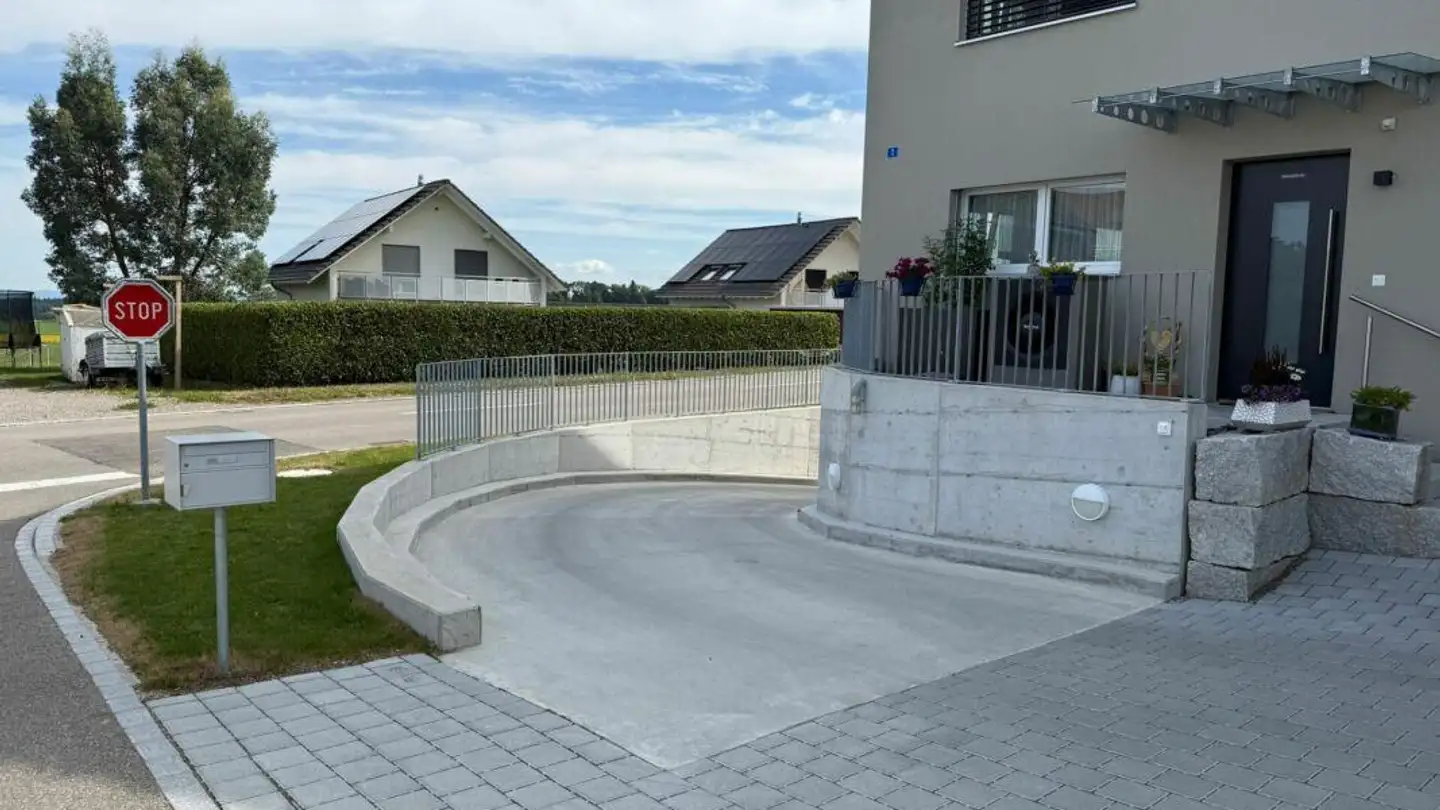 Parkplatz im Freien mieten - Leestrasse 1, 8573 Altishausen - Foto 2