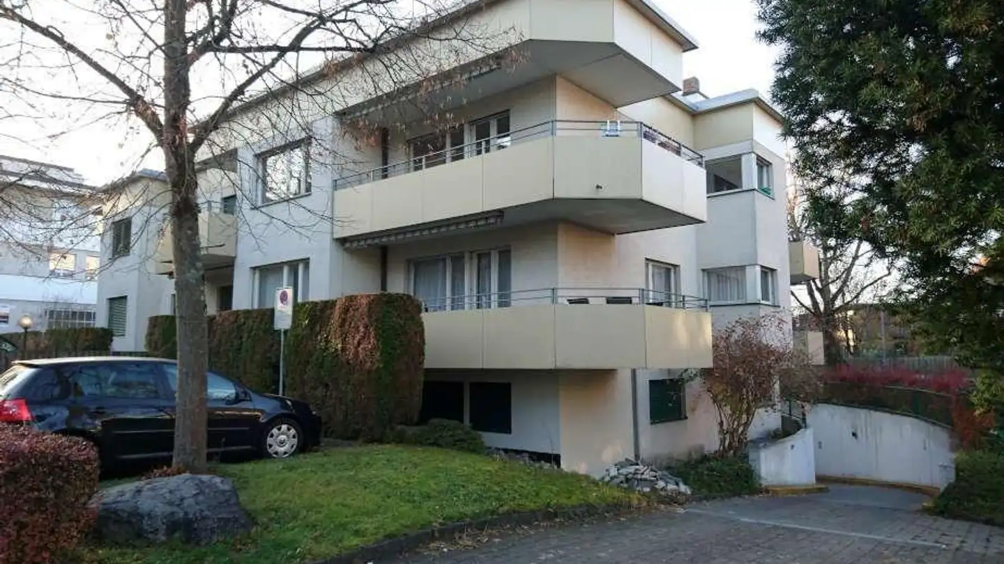 Place de parking souterraine à louer - Holderbachweg 4, 8046 Zürich