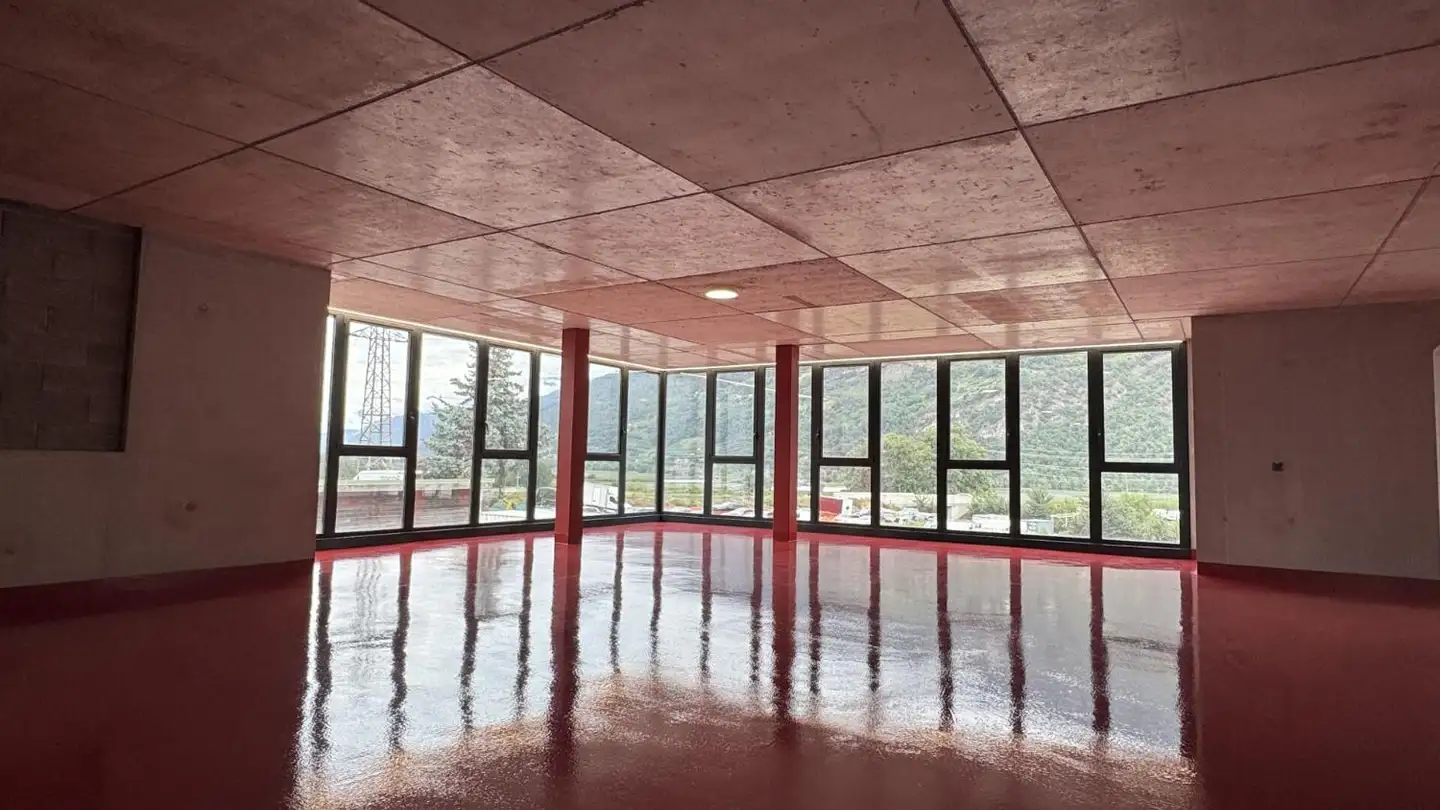 Outdoor parking space for rent - Zone Industrielle Les Combes 6, 1955 St-Pierre-de-Clages - Photo 2
