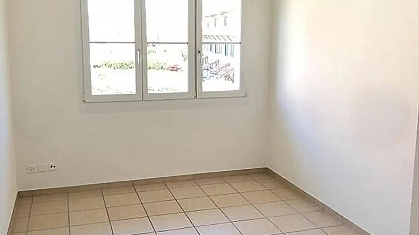 Row house for rent - 5242 Birr - Photo 2