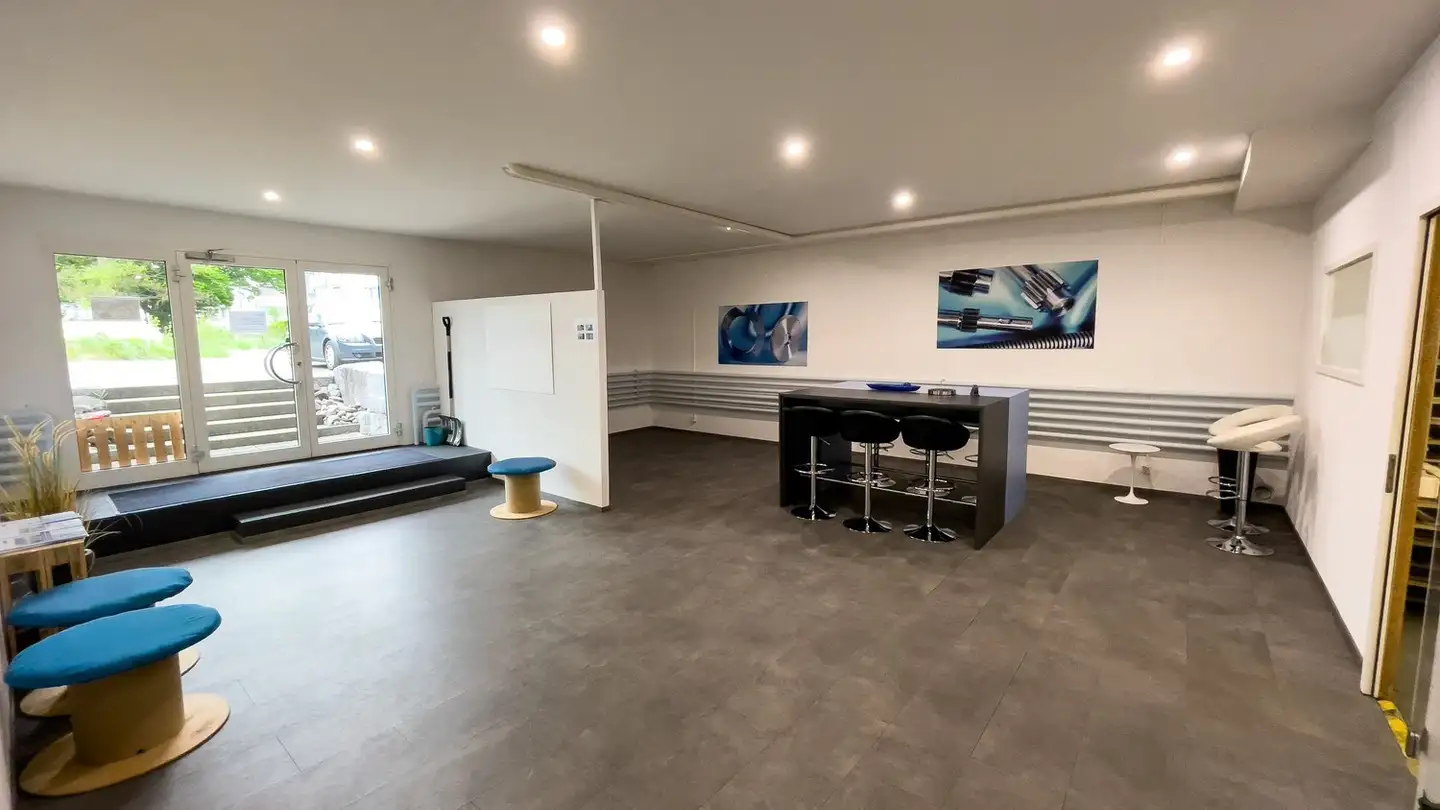 Commercial à louer - Alpenblickstrasse 7, 8853 Lachen SZ