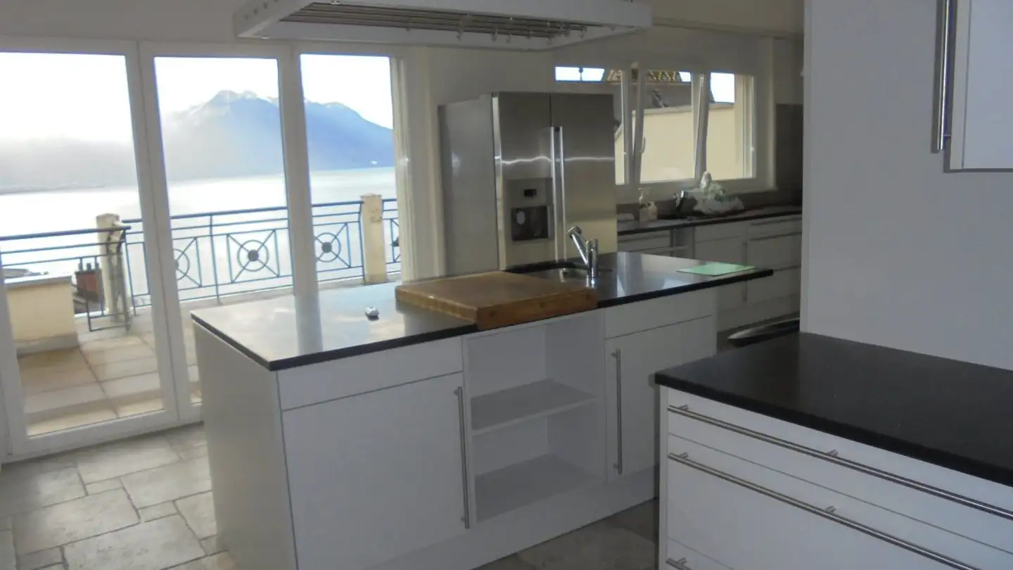 Attic flat for rent - Avenue De Collonge, 1820 Territet - Photo 4