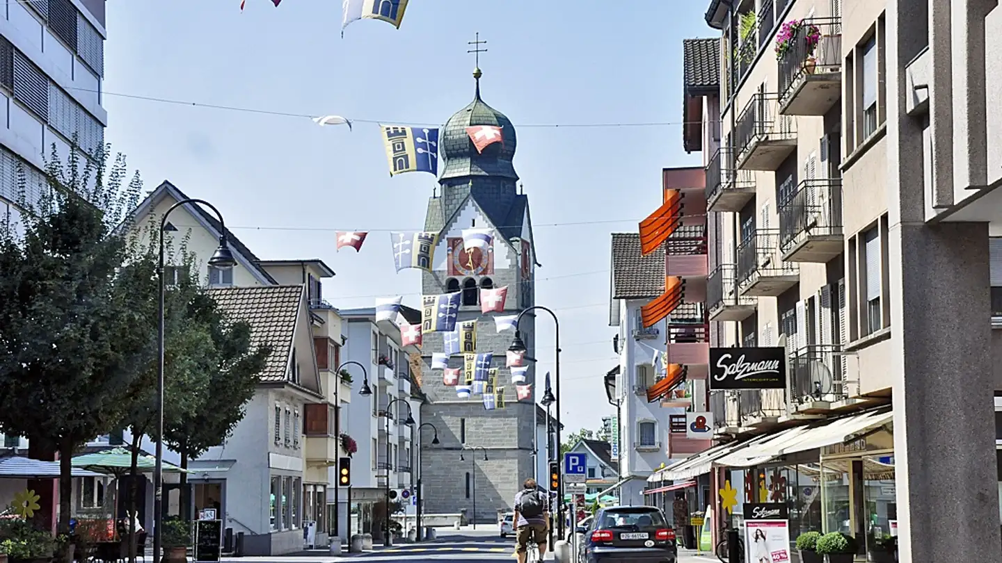 Shop for sale - 6340 Baar