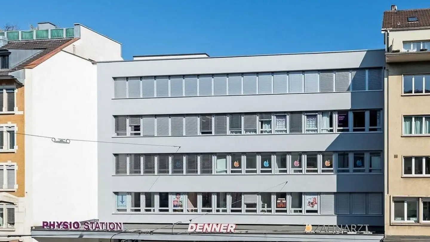 Place de parking extérieure à louer - Badenerstrasse 288, 8004 Zürich