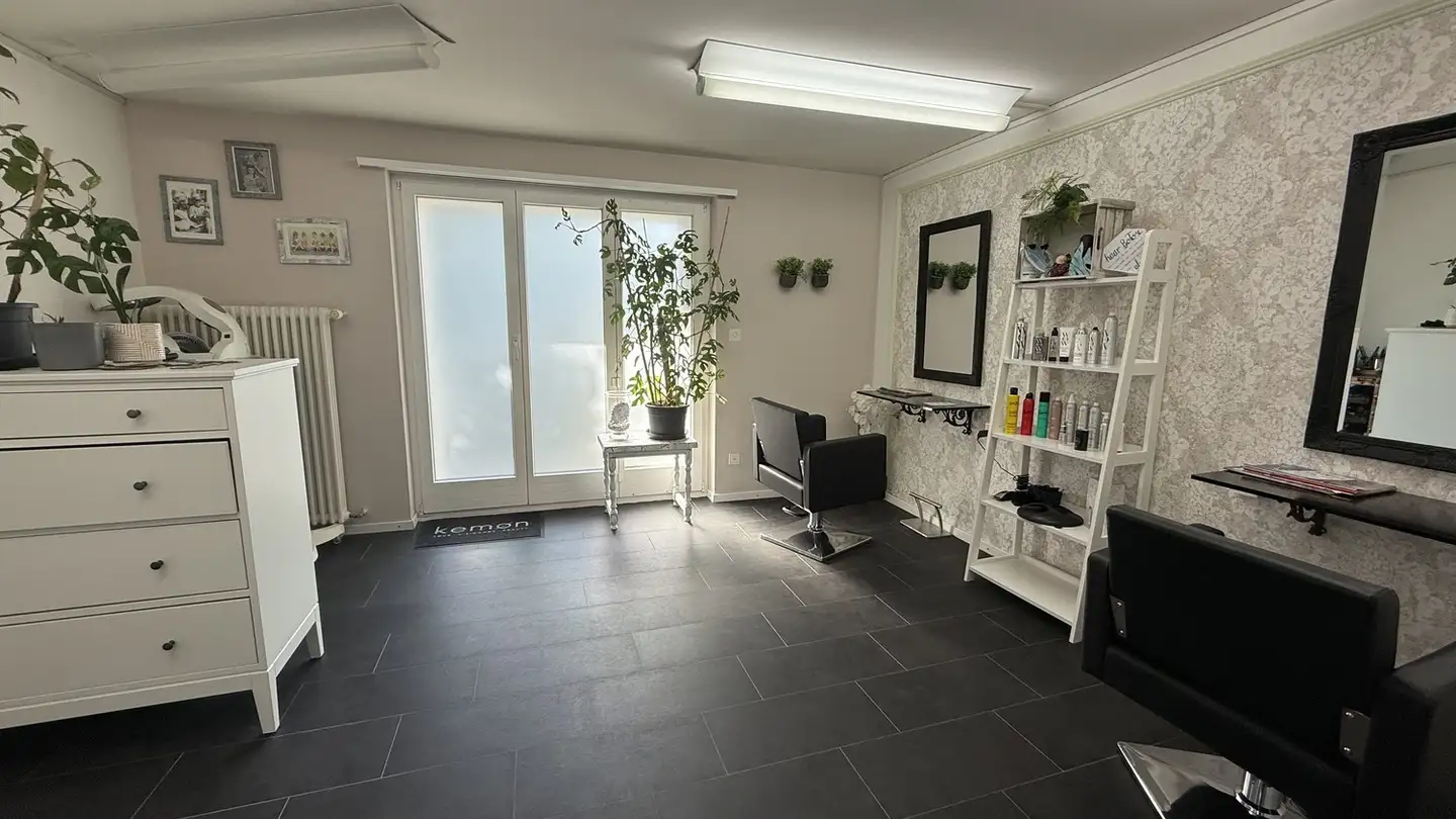Commercial à louer - Watterstrasse 84, 8105 Regensdorf