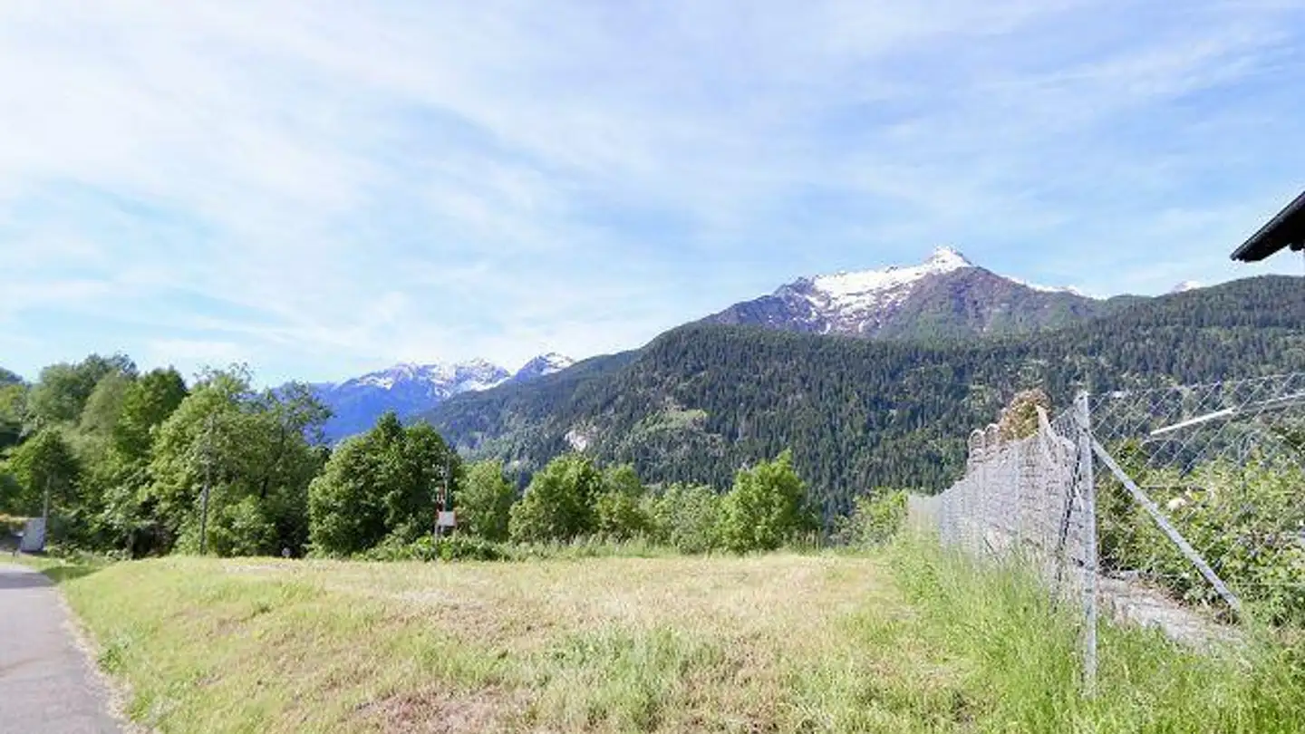 Terrain constructible à vendre - 6760 Rossura