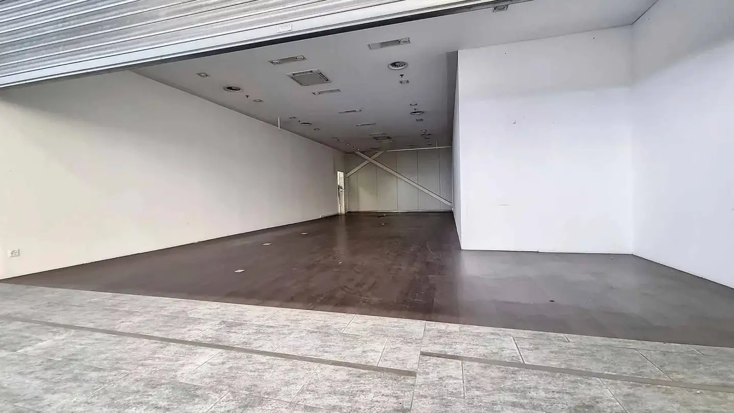 Arcade for rent - Route Cantonale 4, 1964 Conthey