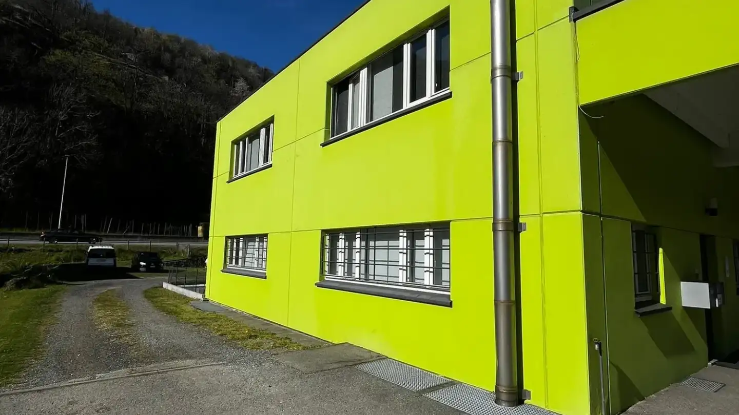 Grande magazzino in affitto - Via Navett 4, 6503 Bellinzona