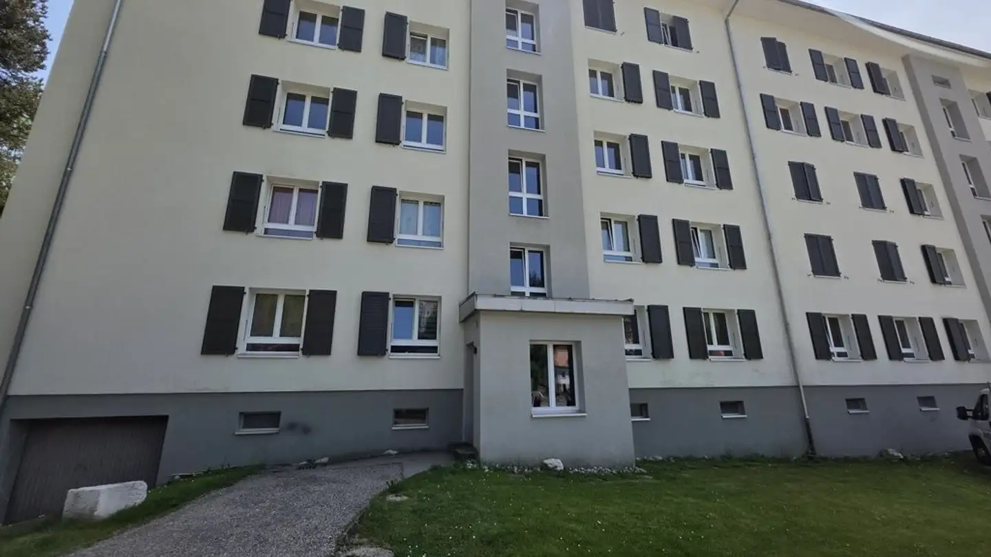 Parkplatz im Freien mieten - Rue Girardet 21, 2400 Le Locle