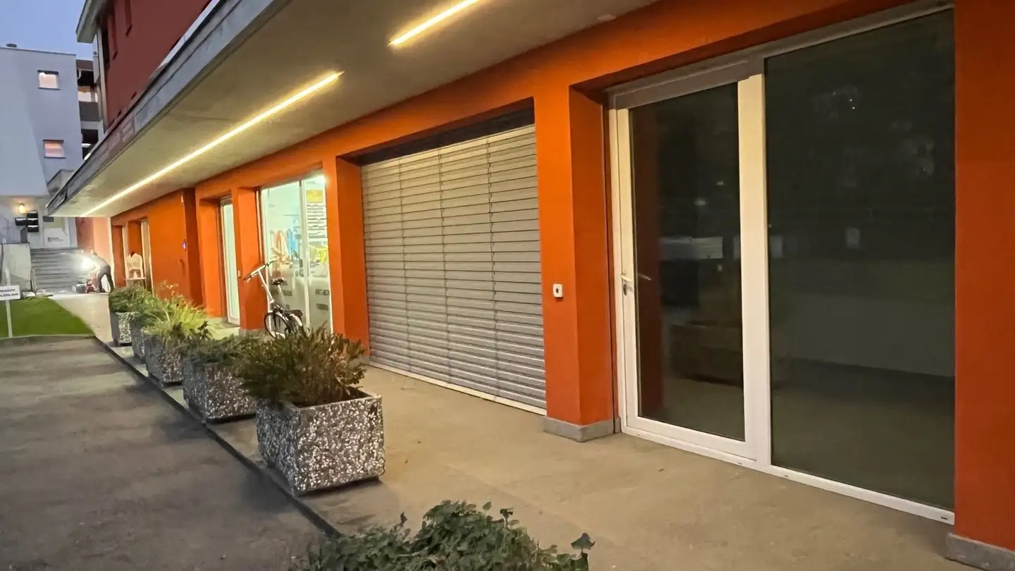 Geschäft mieten - Strada Regina, 6982 Agno