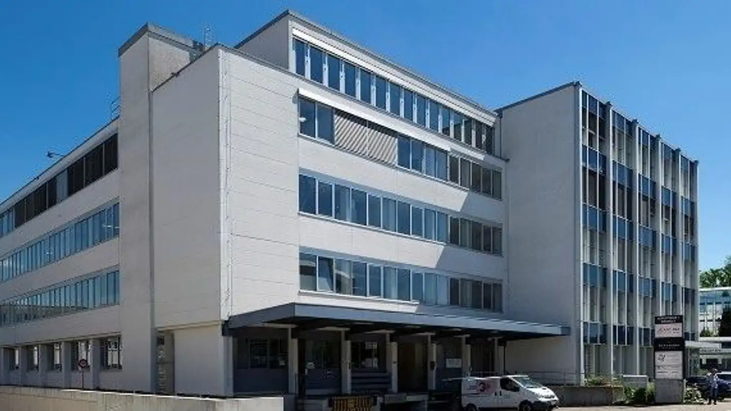 Parkplatz im Freien mieten - Hertistrasse 1, 8304 Wallisellen